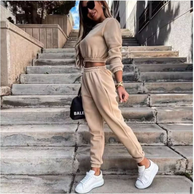 Casual Sporty Two-Piece Set with Exposed Waist Long Sleeve round Neck Top And Pocket Pants Fashionable Leisure Outfit